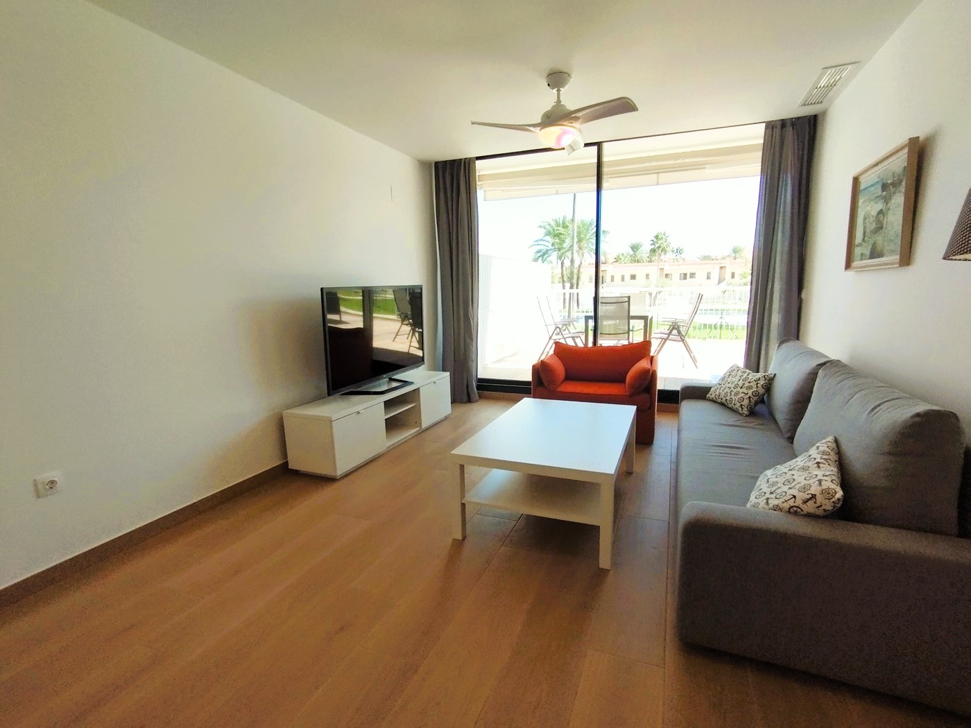 Ground Floor for sale on the first line in Denia