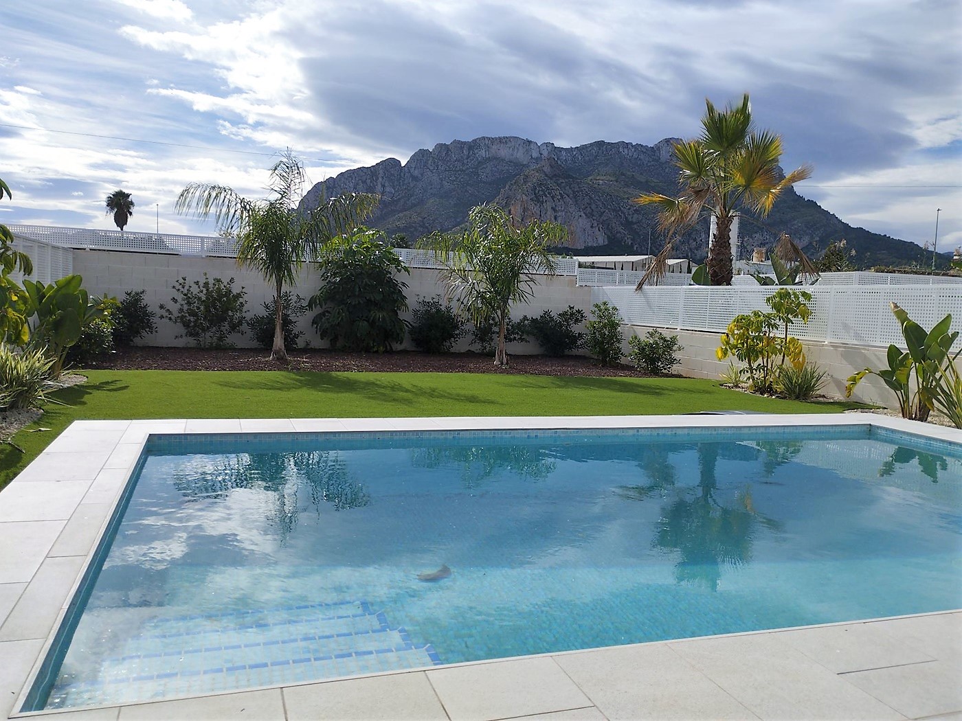 Villa indepedniente con piscina en venta en El Verger