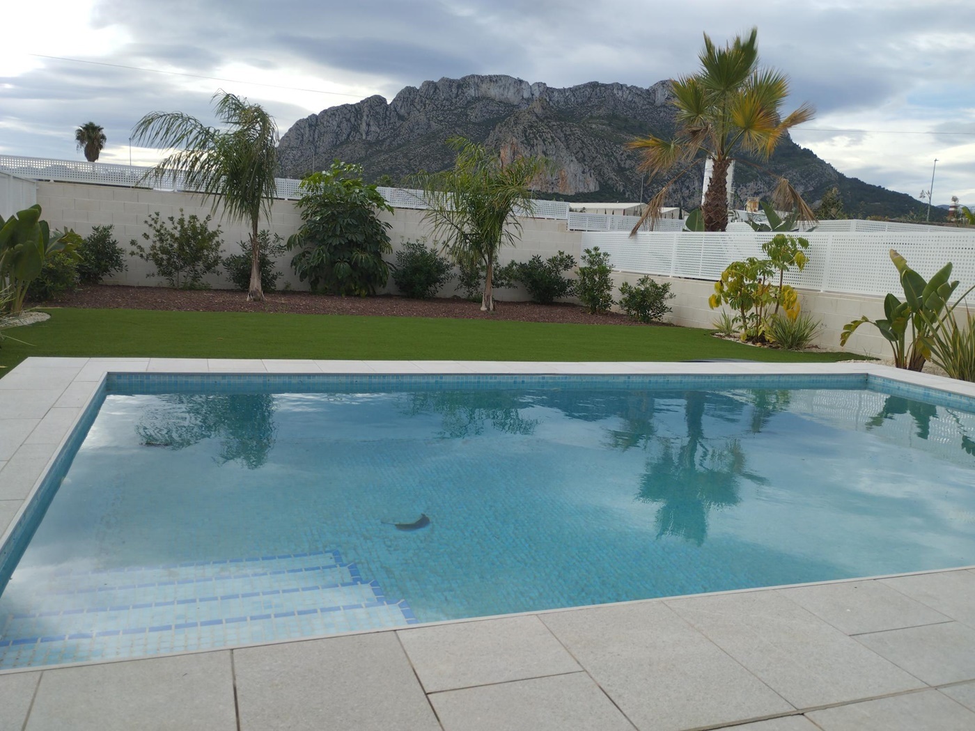 Villa indepedniente con piscina en venta en El Vergel
