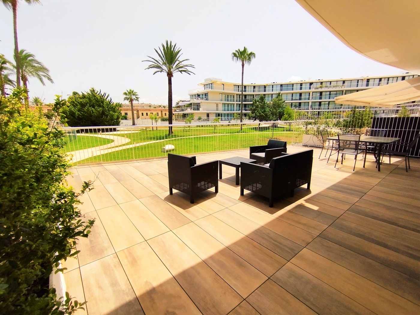 Ground floor apartment for sale in Denia on the first line